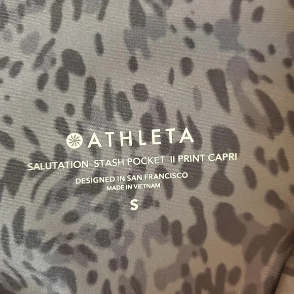 Athleta Womens Small Salutation Stash Pocket II Tempest Violet Capri Leggings - Picture 9 of 9